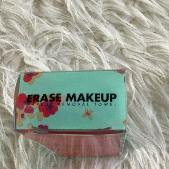 ERASE MAKEUP Removal Towel - Picture 3 of 7